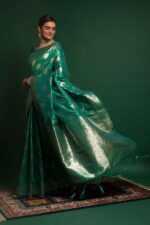 green silk weawing saree (3)