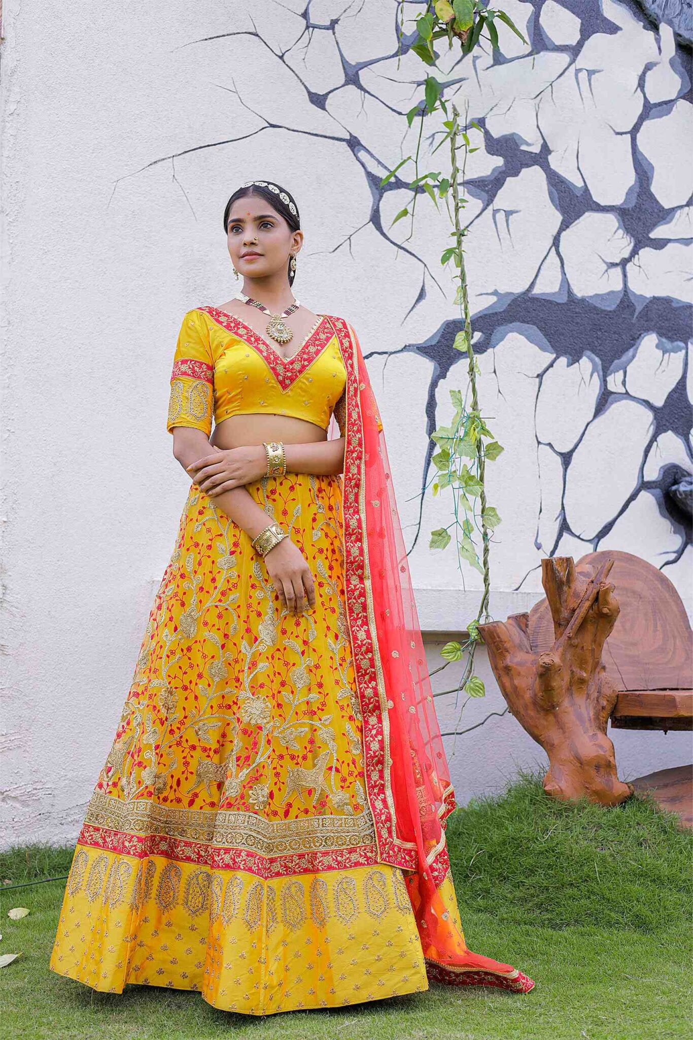 Yellow Bridal Banarasi Silk, Red,Green Tafeta Silk. Lehenga Choli at Rs  3275 | Udhna | Surat | ID: 19019248462