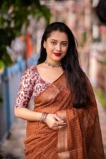 Brown-Linen-Saree-with-Golden-Paatu-Border (4)