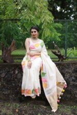 Off-white saree in silk with leaf print (4)