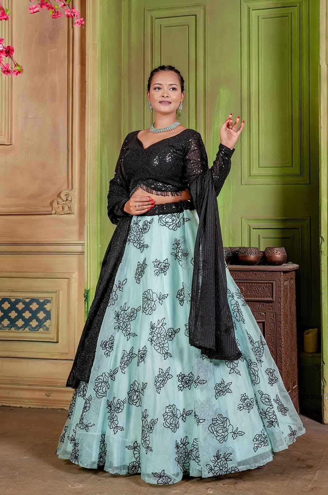 Zeel Clothing Women's Silk Embroidered Semi-Stitched Lehenga Choli with  Dupatta (106-Green-Wedding-Bridal-Latest-Lehenga; Free Size) : Amazon.in:  Fashion