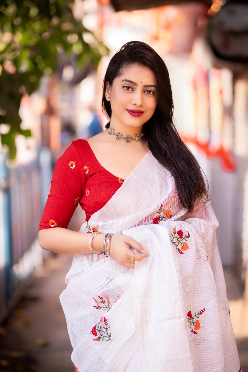 White And Red Combination Silk Saree – I4U Clothing