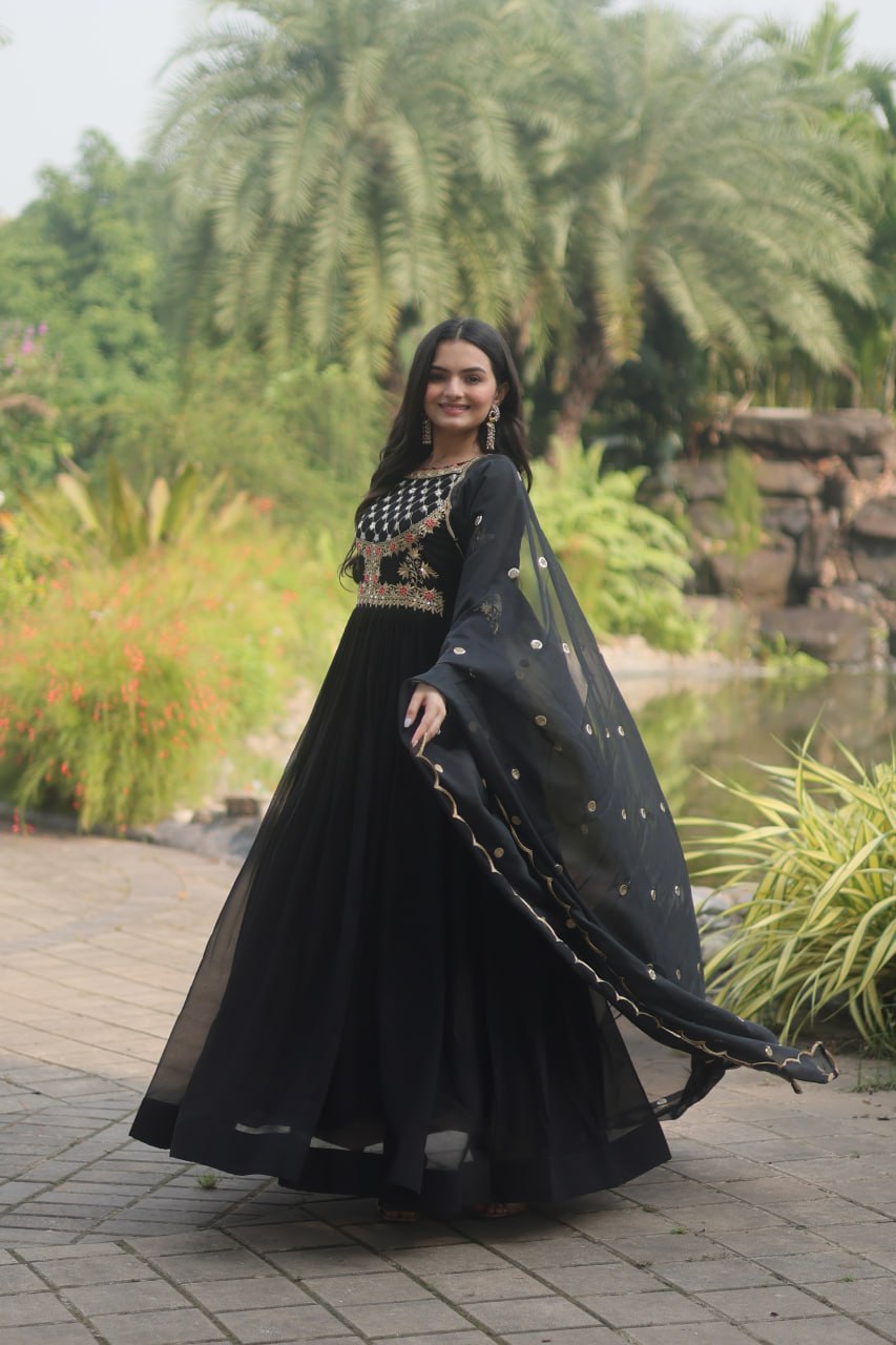 Ethnic Semi-Stitched Ladies Black Party Wear Gowns, Size: Free at Rs 380 in  Surat