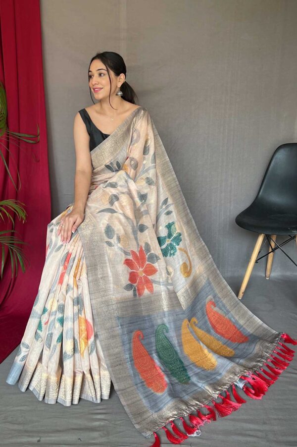 Grey 3D Digital Print Saree with Floral Katha Stitch and Golden Zari Pallu