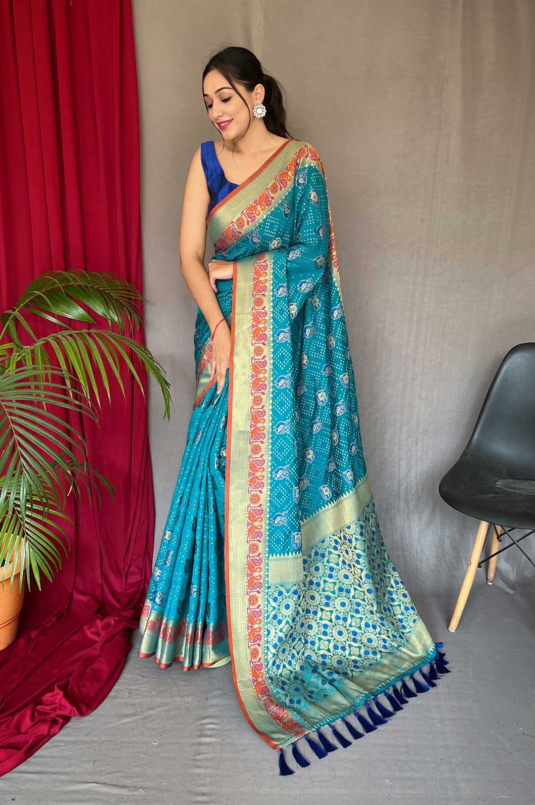 Rama Kachii Patola Silk Saree with Patola Weaving and Meenakari Border