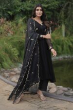 Elegant-Black-Alia-Cut-Embroidered-Suit-Set--2