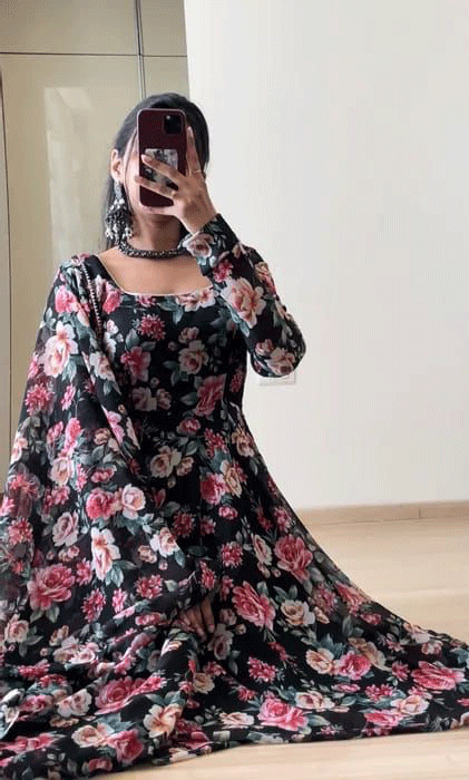 Elegant Black Floral Faux Georgette Gown with Dupatta & Belt – Partywear Gown