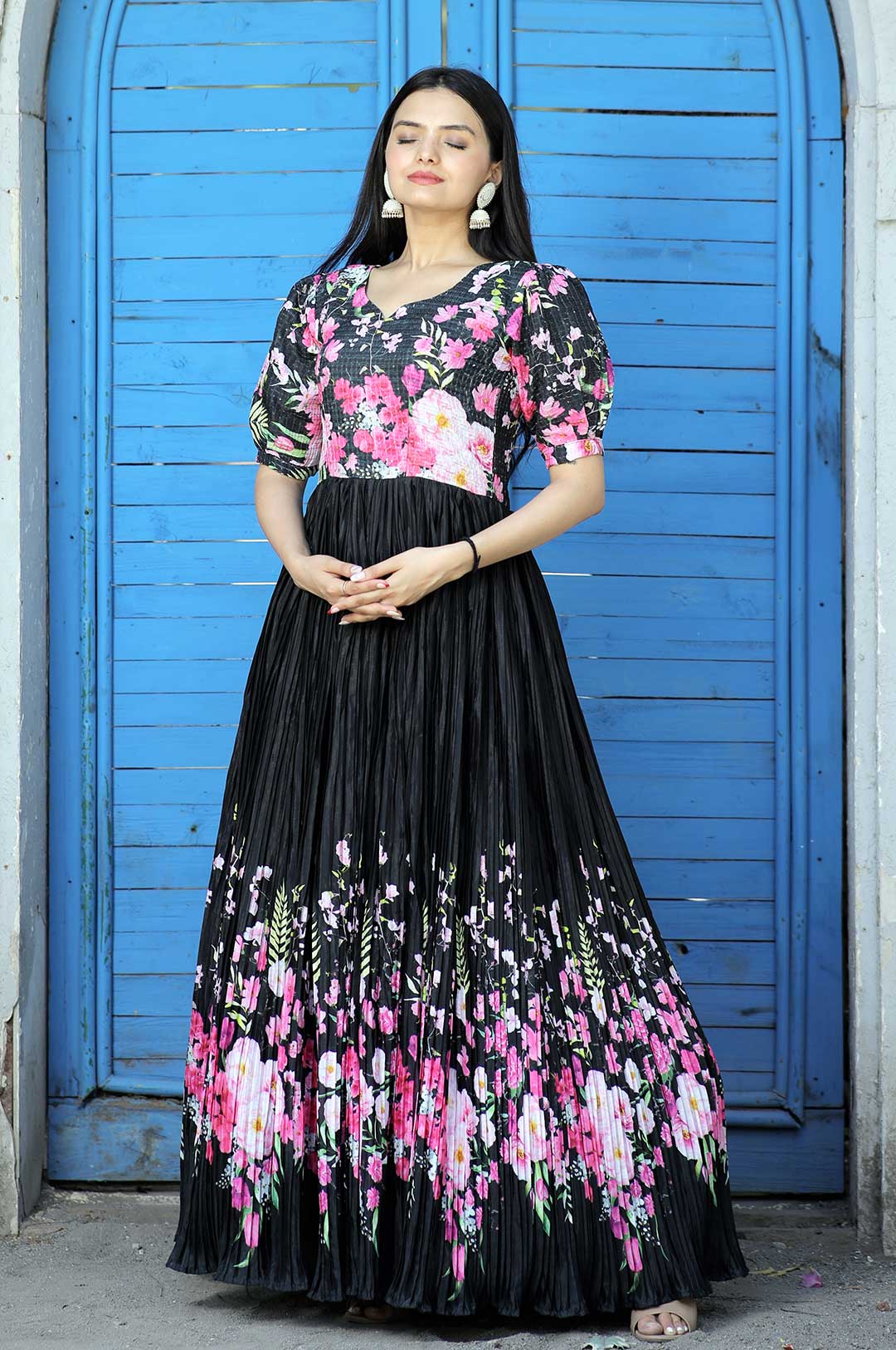 Midnight Bloom – Black Floral Pleated Gown