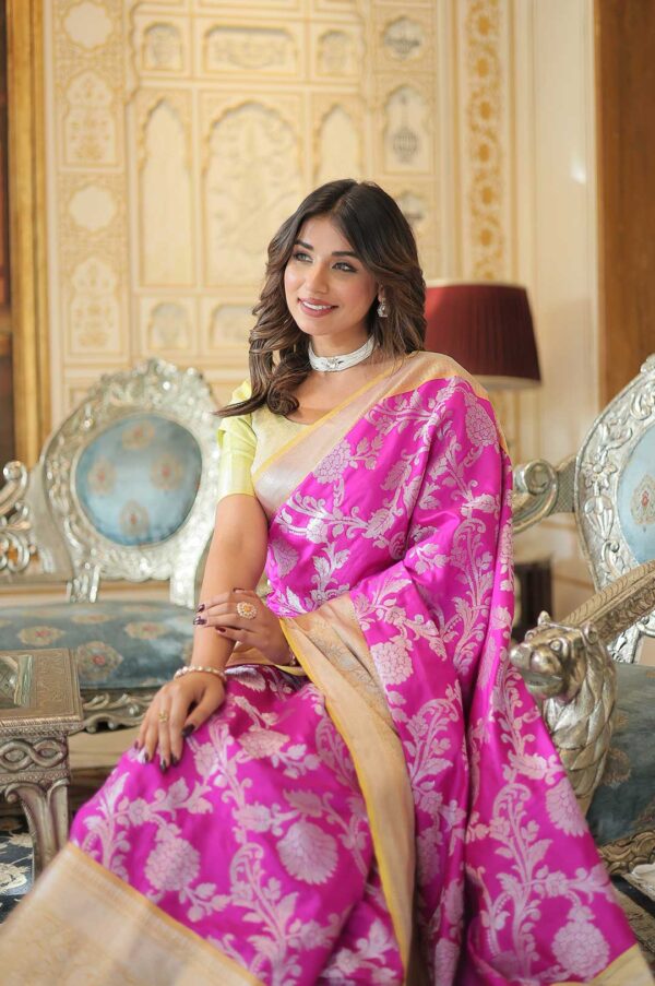 Royal Radiance – Magenta and Gold Kanjivaram Silk Saree with Zari Weaving Work with Light Yellow Blouse