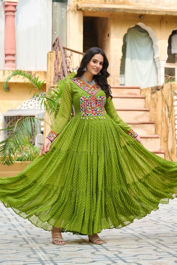 Perot Laheriya Gown with Kutchi Embroidery – Royal Garba Glamour