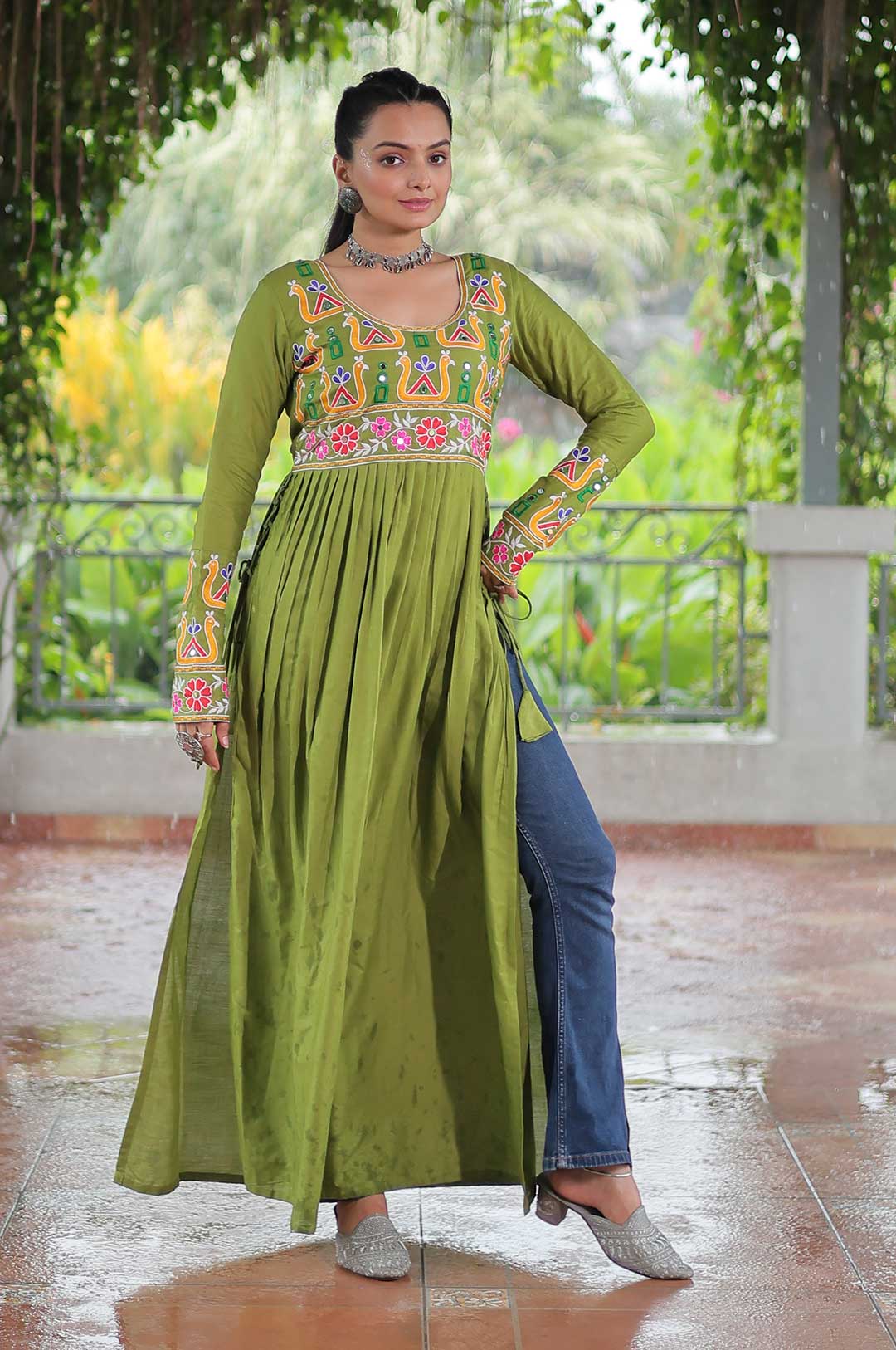 Perot 14 Kg Reyon Kurti with Kutchi Gamthi Embroidery – Ethnic Royal Charm