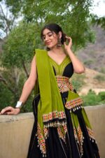 Pure-Cotton-Gamthi-Work-Lehenga-Choli-with-Dupatta-&amp;-Purse4